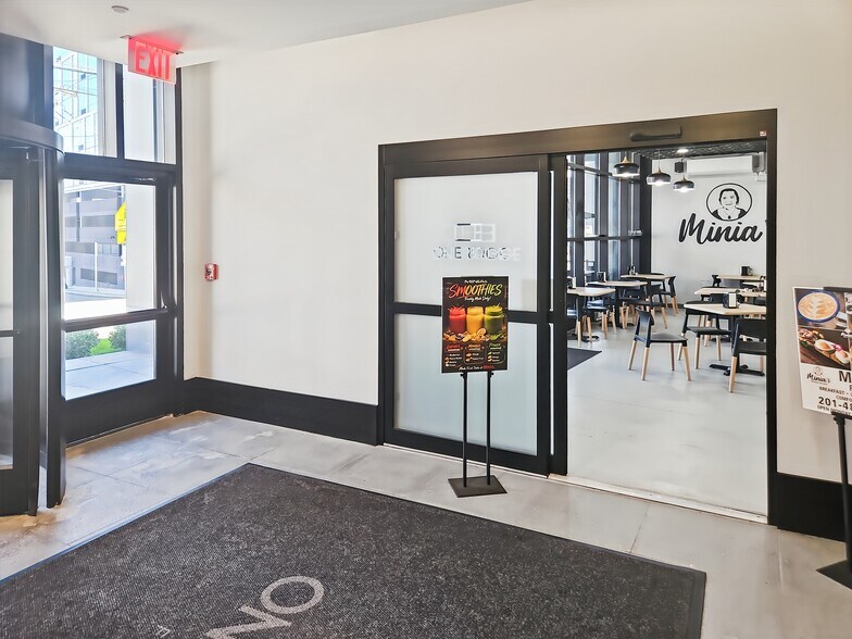 More Photos Of 1 Bridge Plz N, Fort Lee Coworking Space