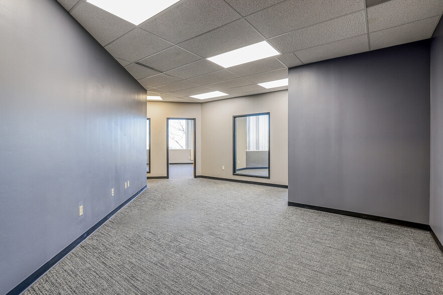 More Photos Of 10502 NW Ambassador Dr, Kansas City Office For Lease