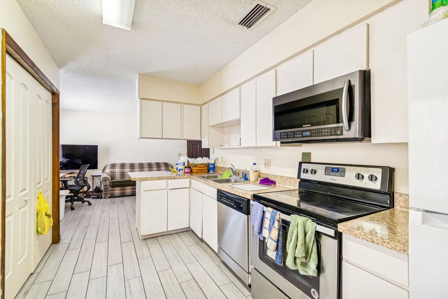 More Photos Of 6406 S Adelia Ave, Tampa Multifamily For Sale