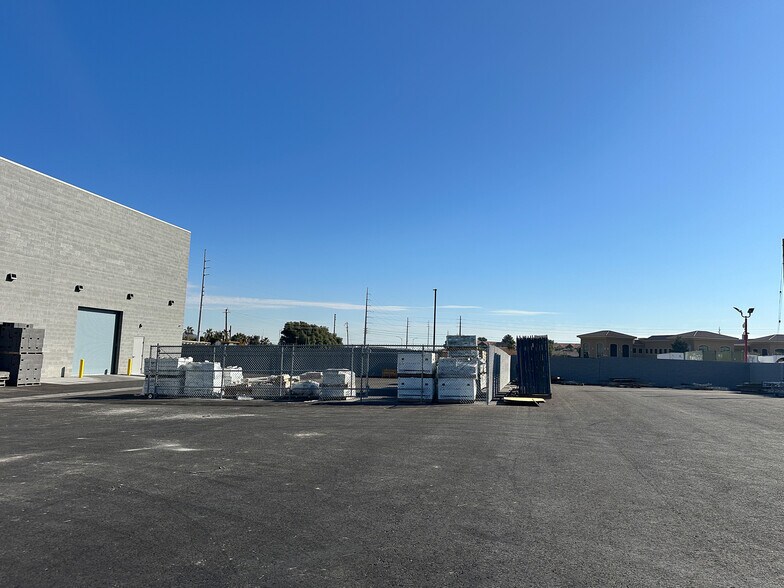 More Photos Of 4055 E Patrick Ln, Las Vegas Flex For Lease