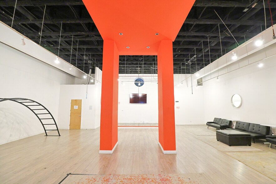 More Photos Of 908-910 N La Cienega Blvd, Los Angeles Storefront Retail Office For Sale