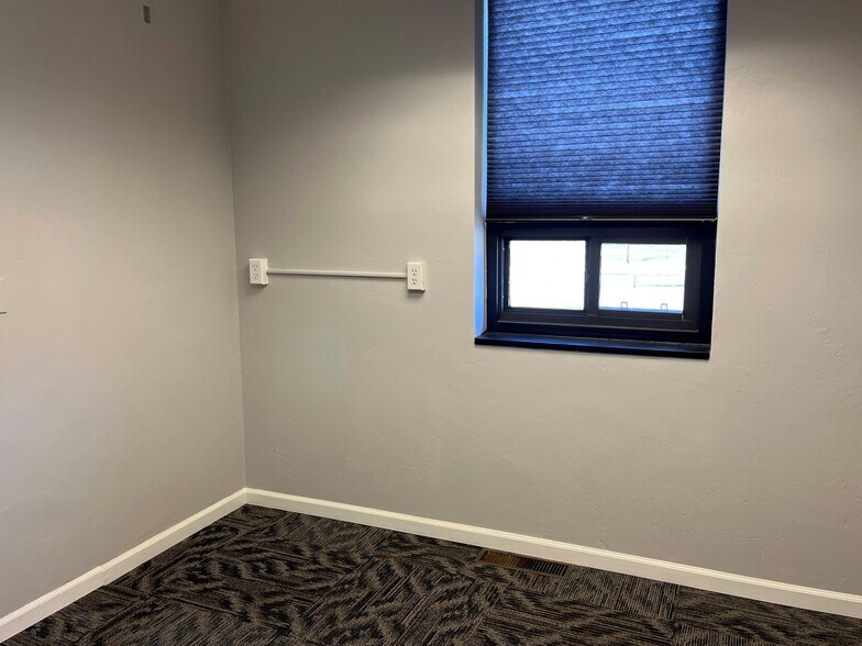More Photos Of 411 W 5th St, McCook Office For Sale