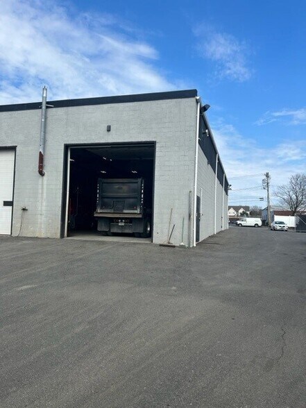 More Photos Of 81 Munson St, Milford Warehouse For Lease