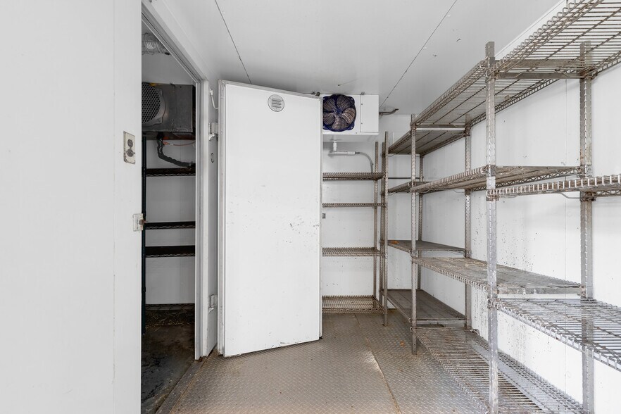 More Photos Of 21 Rue Messier, Mont-saint-hilaire Apartments For Sale