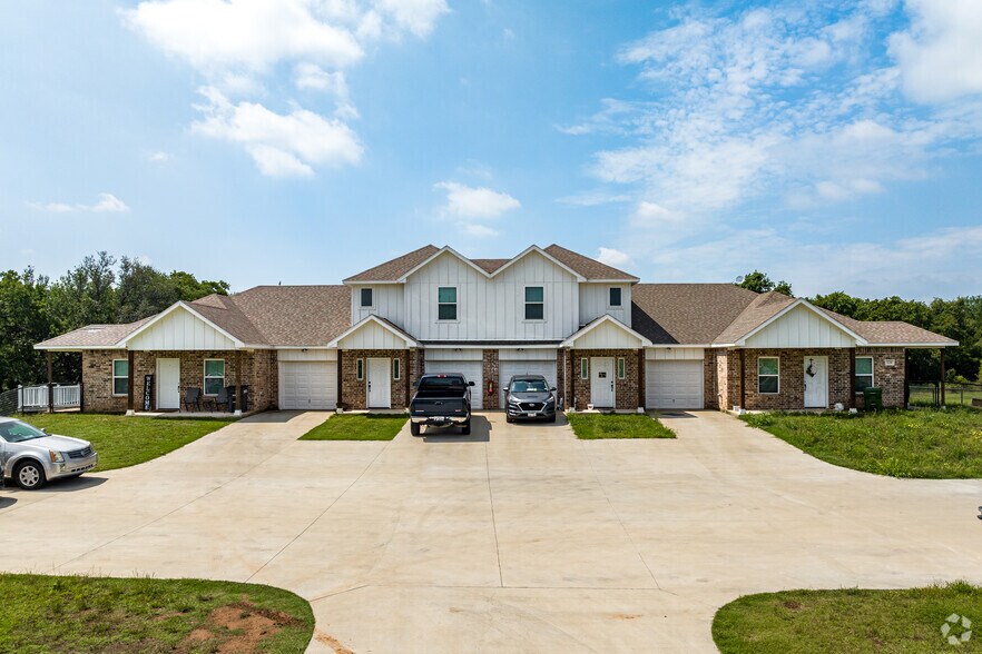 More Photos Of 113 North Park Ct, Springtown Apartments For Sale