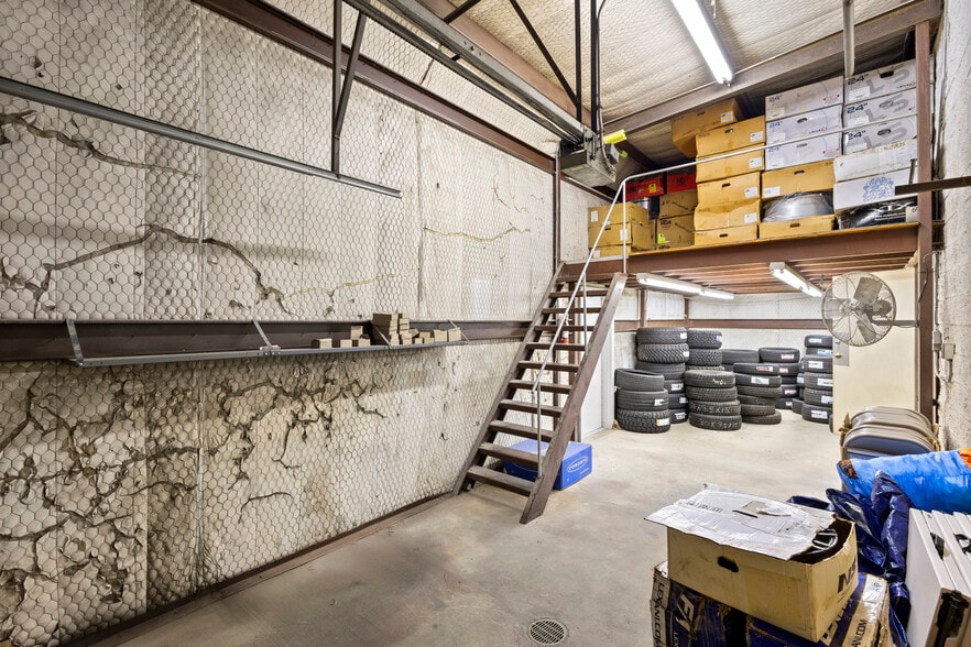 More Photos Of 502 N State Highway 342, Red Oak Industrial For Sale