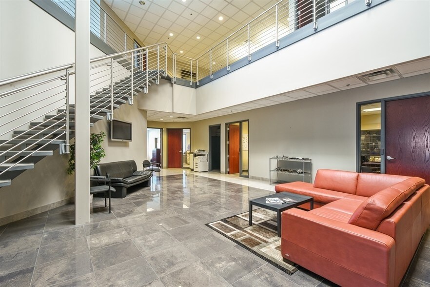 More Photos Of 1145 Mitchell Ct, Crystal Lake Flex For Sale