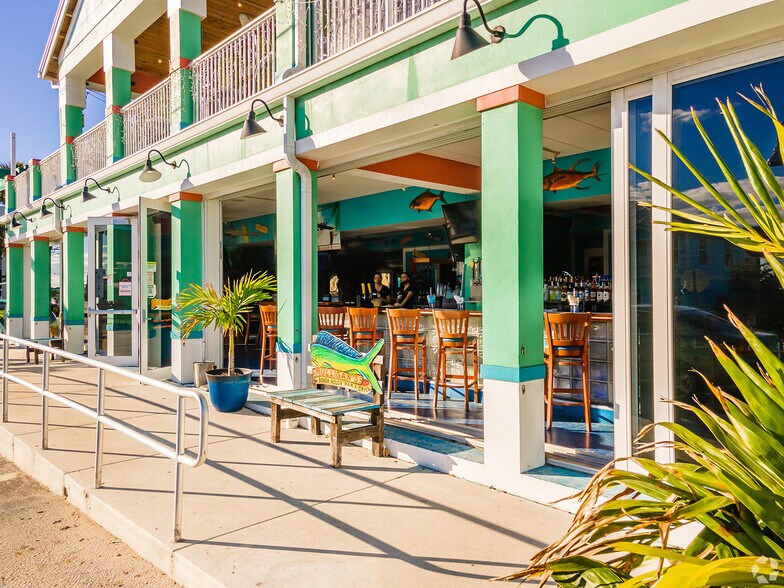 More Photos Of 2019 NE Jensen Beach Blvd, Jensen Beach Storefront Retail Office For Lease