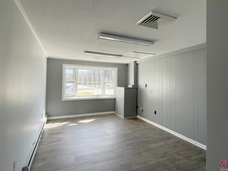 More Photos Of 107 Main St, Hebron Medical For Lease