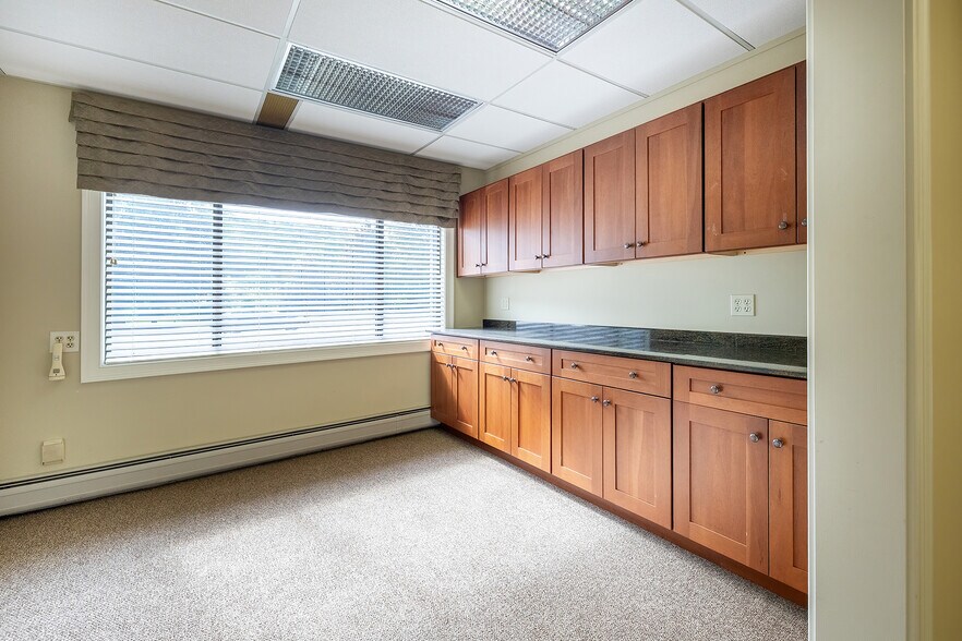 More Photos Of 9 Old Sugar Hollow Rd, Danbury Office For Sale