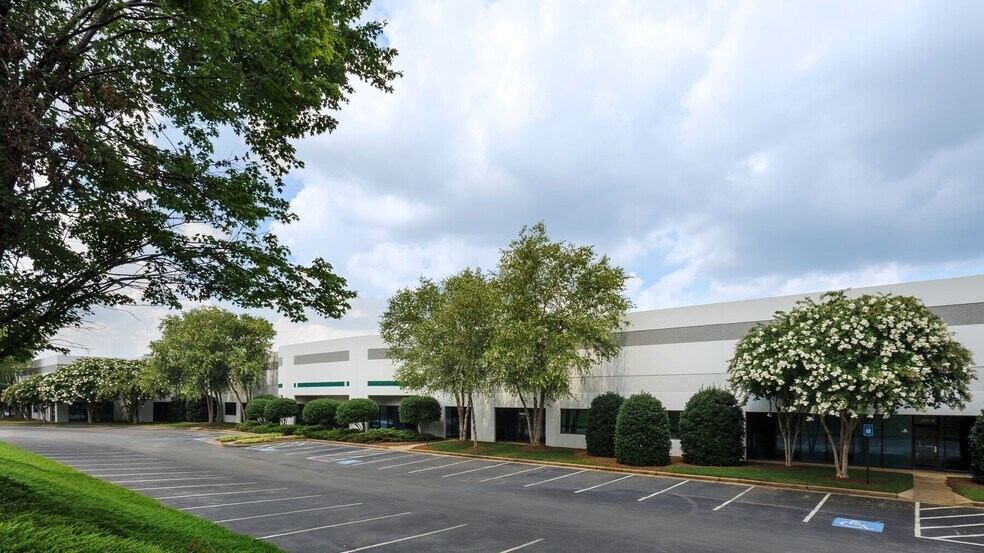 Primary Photo Of 560 Atlanta S Pky, College Park Unknown For Lease