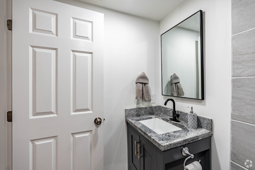 More Photos Of 803 N 2nd St, Clarksville Apartments For Lease