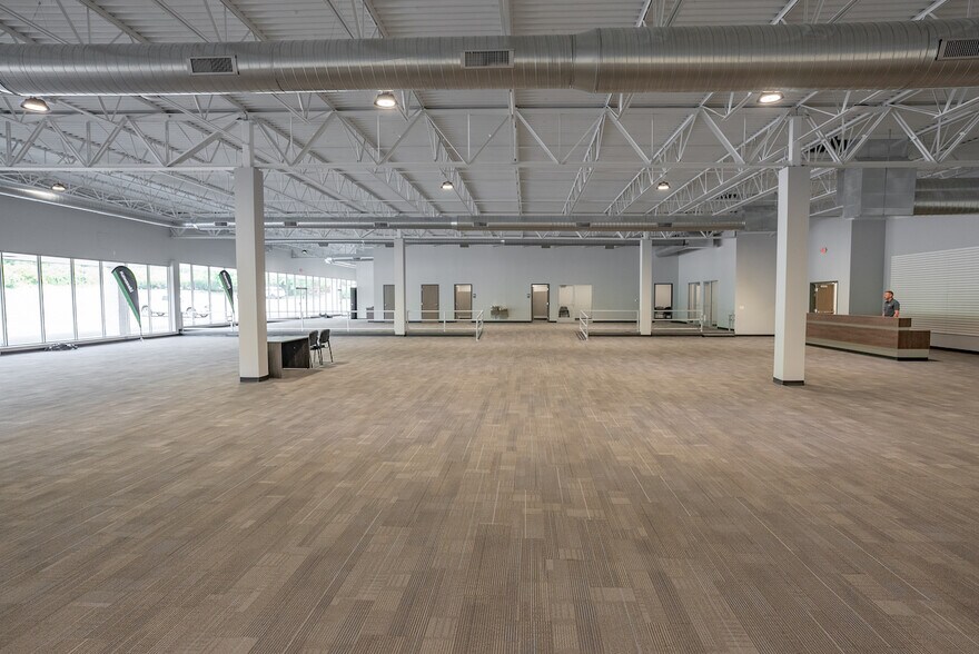 More Photos Of 6798-6816 Big Beaver Blvd, Beaver Falls Light Manufacturing For Lease