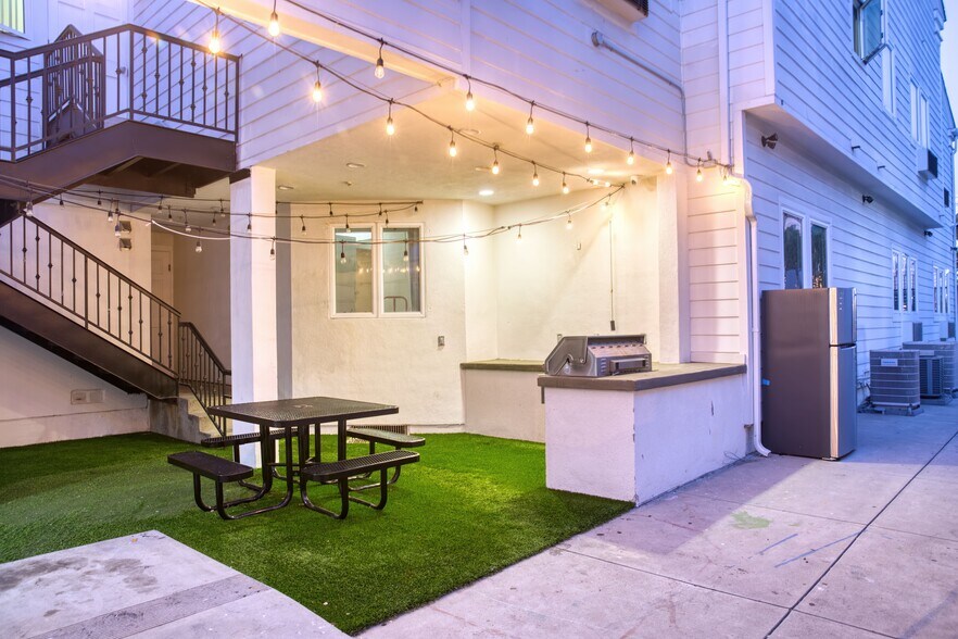 More Photos Of 668 W 28th St, Los Angeles Apartments For Sale