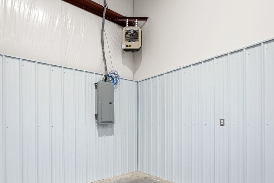 More Photos Of 331 1st Avenue, Shepherdsville Warehouse For Lease