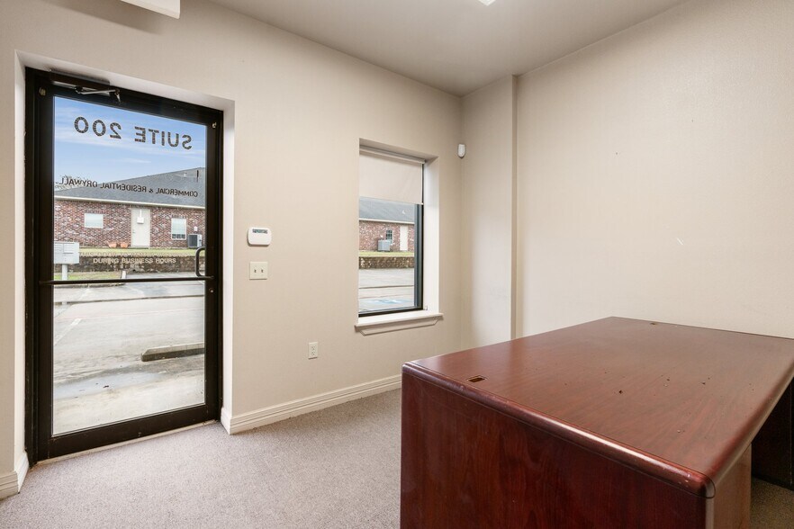 More Photos Of 18920 Freeport Dr, Montgomery Industrial For Sale