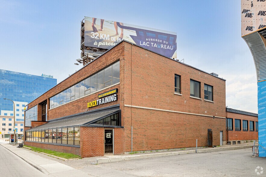 More Photos Of 200-220 Boul Crémazie O, Montréal Office For Lease