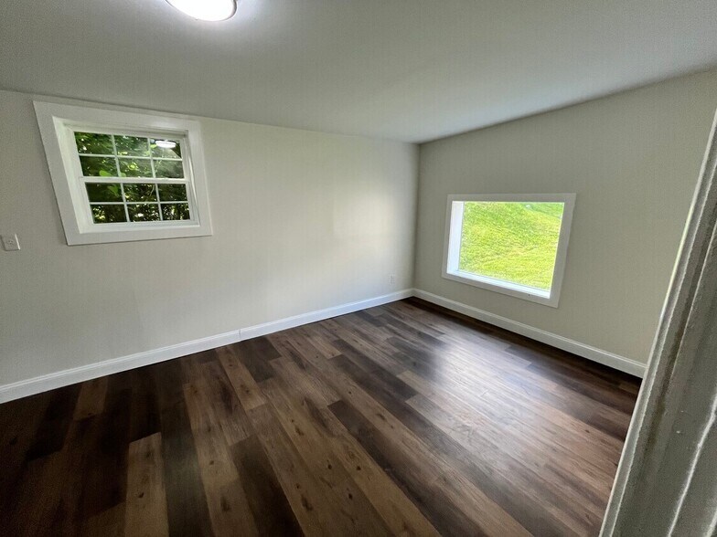 More Photos Of 697 Rhea County Hwy, Dayton Loft Creative Space For Lease