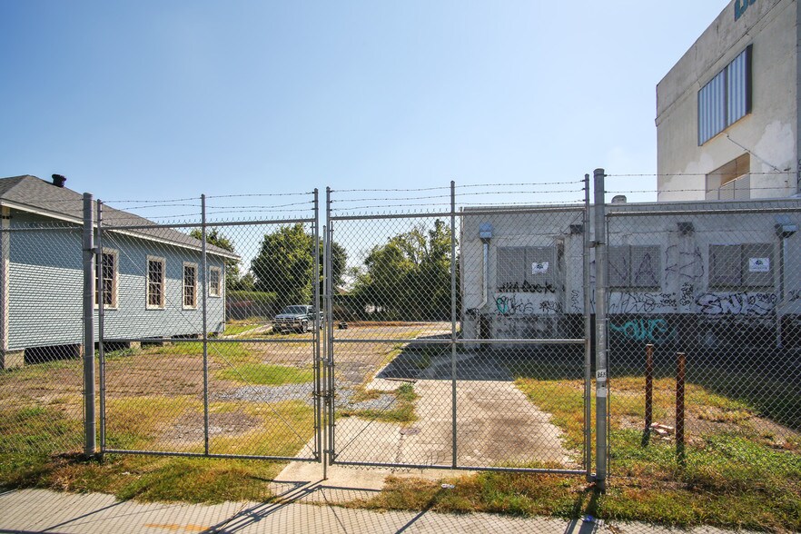More Photos Of 1301 Clouet St, New Orleans Schools For Sale
