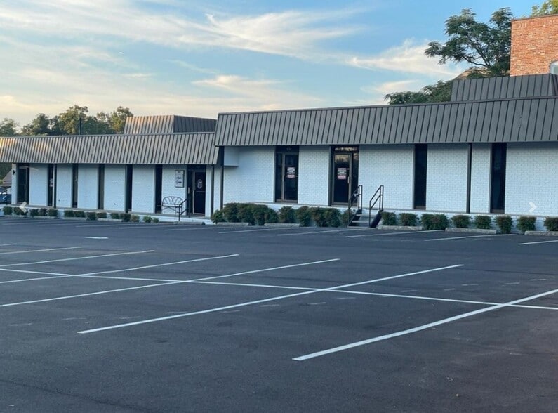 Primary Photo Of 210 Dahlonega Hwy, Cumming Unknown For Lease
