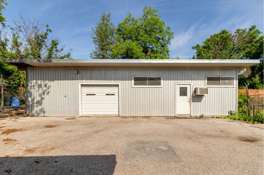More Photos Of 2120 Oxford Ave, Austin Office For Lease
