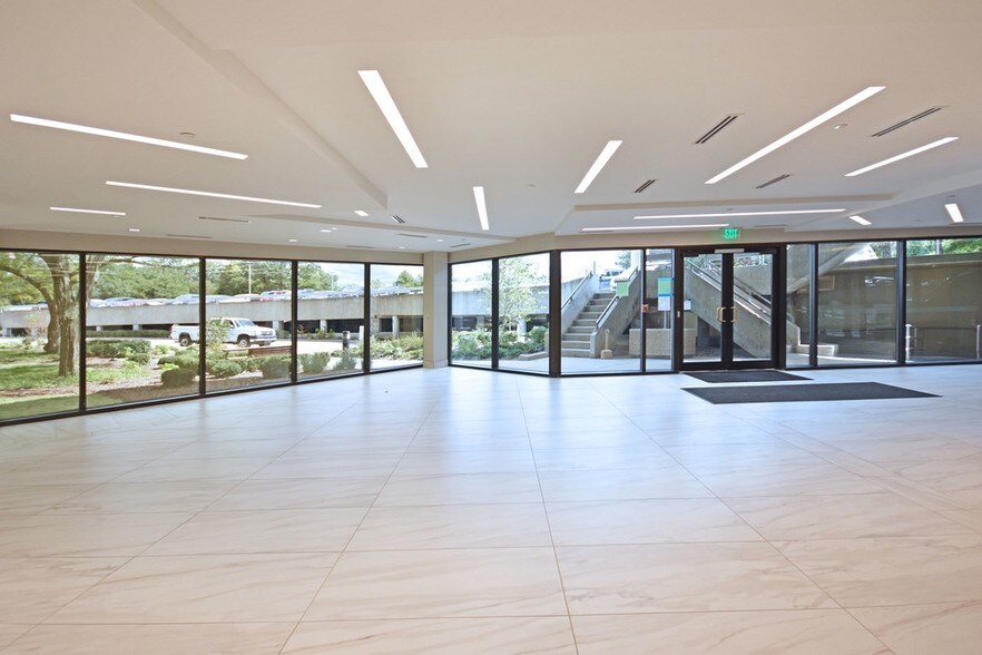 More Photos Of 38505 Woodward Ave, Bloomfield Hills Office For Lease
