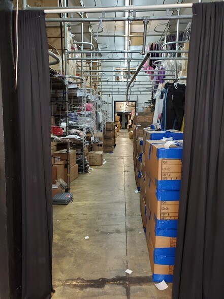 More Photos Of 1015-1019 San Julian St, Los Angeles Storefront For Lease