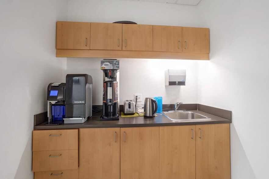 More Photos Of 8127 Boul Saint-Michel, Montréal Office For Lease