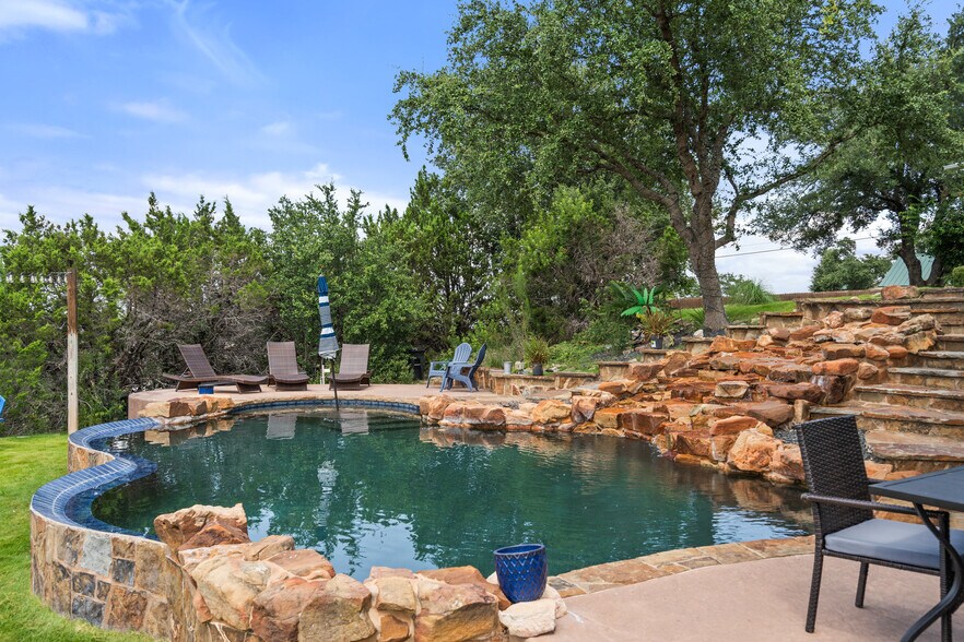 More Photos Of 4607 R O Dr, Spicewood Lodge Meeting Hall For Sale