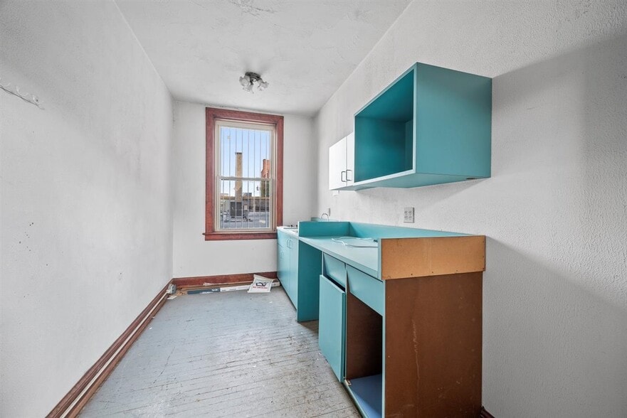 More Photos Of 1501-1503 E Carson St, Pittsburgh Restaurant For Sale