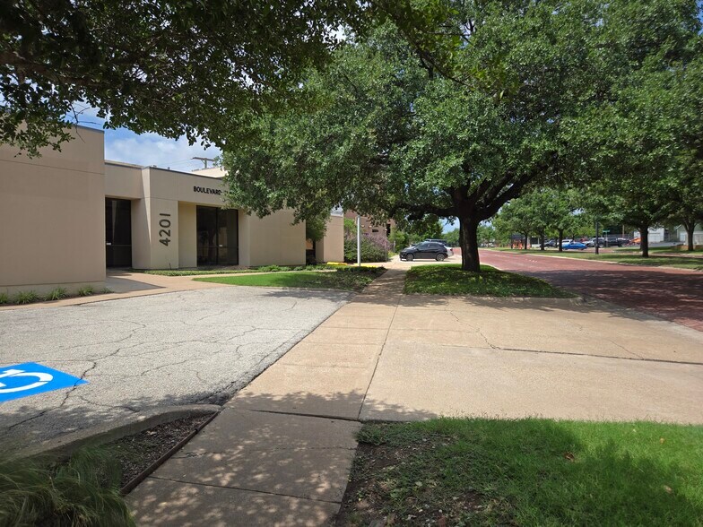 More Photos Of 4201 Camp Bowie Blvd, Fort Worth Medical For Lease