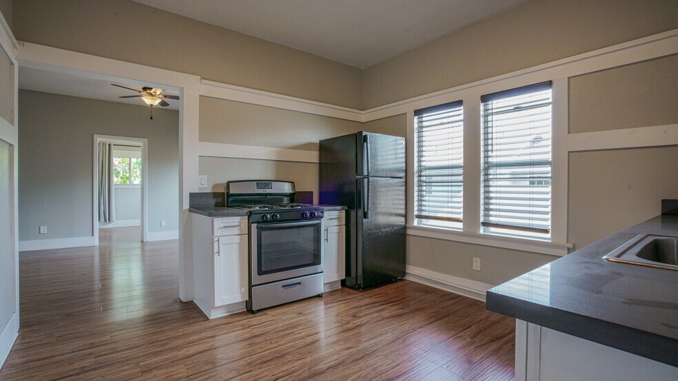 More Photos Of 2617 Jeffries Ave, Los Angeles Apartments For Sale