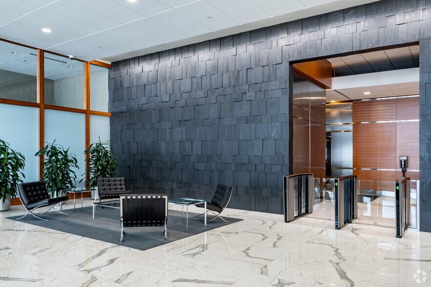 More Photos Of 875 E Wisconsin Ave, Milwaukee Office For Lease