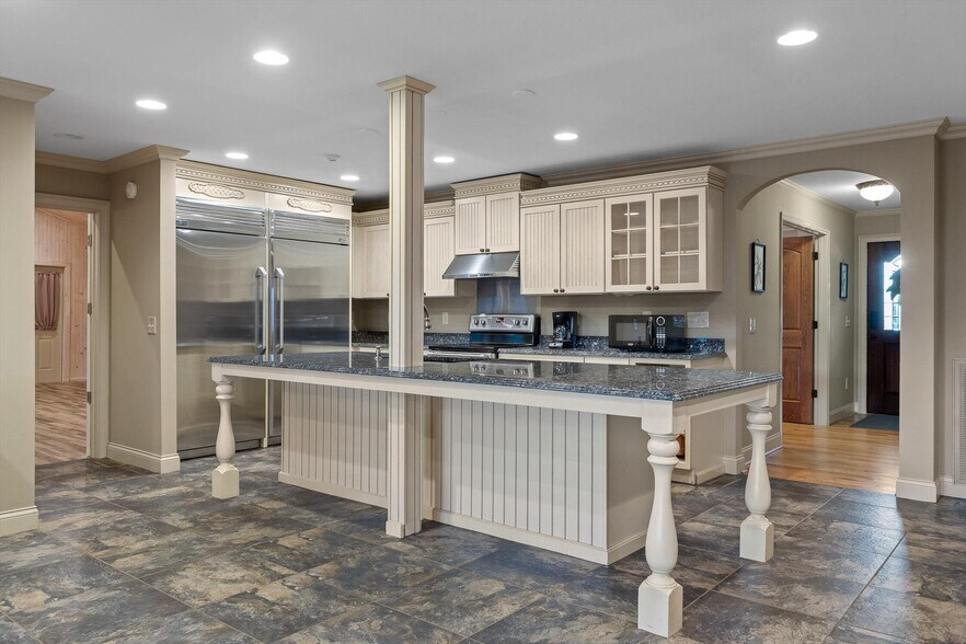 More Photos Of 1020 Thomas Rd, Benton Multifamily For Sale