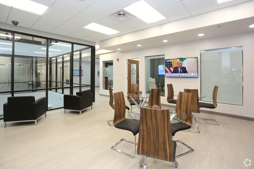 More Photos Of 101 S Elm St, Greensboro Office For Lease