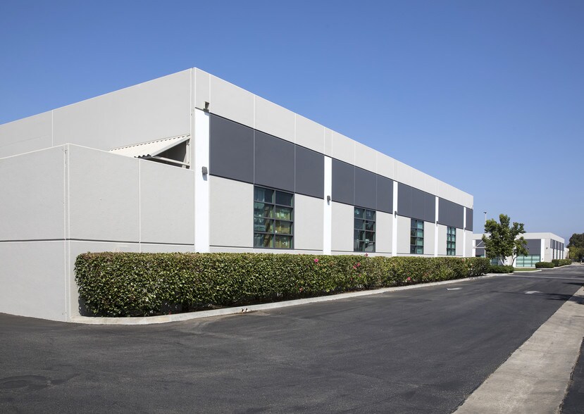 More Photos Of 701 Del Norte Blvd, Oxnard Distribution For Lease