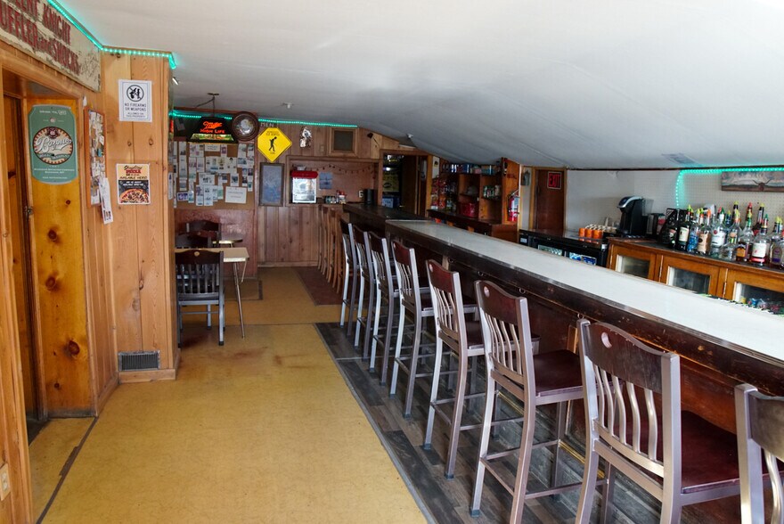 More Photos Of 20 Forest Rd S, Martinsdale Hotel For Sale