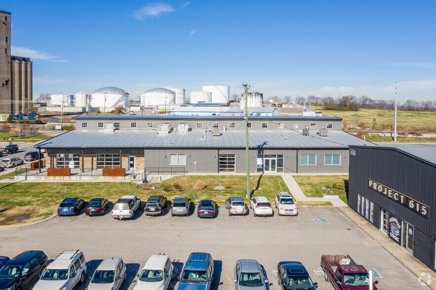 More Photos Of 5022-5026 Centennial Blvd, Nashville Unknown For Lease