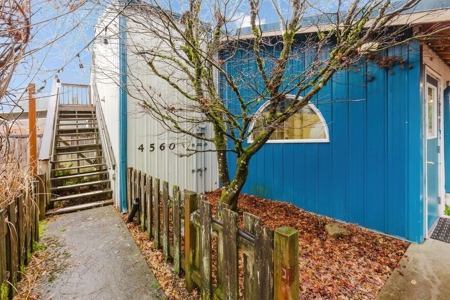 More Photos Of 4560 SE Mile Hill Dr, Port Orchard Freestanding For Lease
