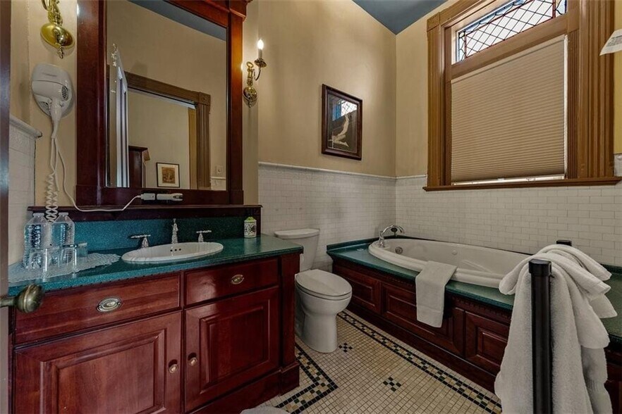 More Photos Of 809 Hall St, Saint Joseph Hospitality For Sale