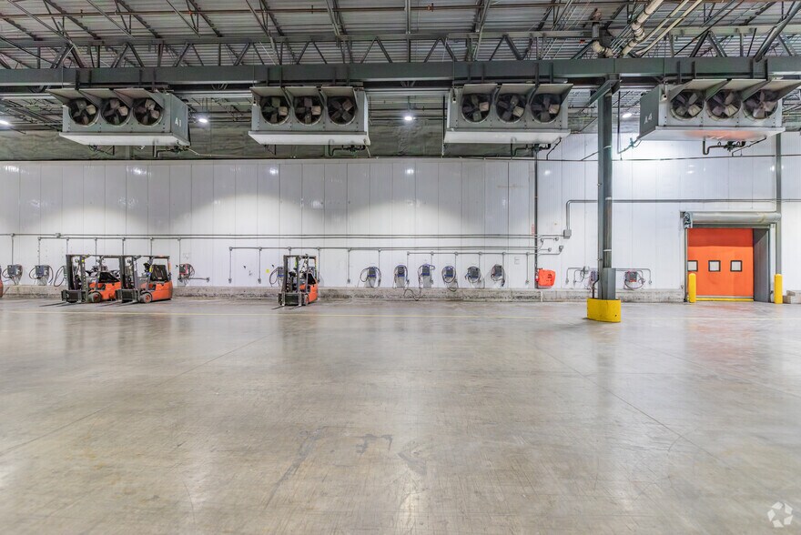 More Photos Of 8495 Goreway Dr, Brampton Warehouse For Lease