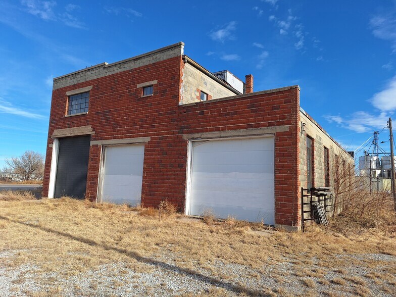 More Photos Of 808 Pacific st, Lexington Specialty For Sale