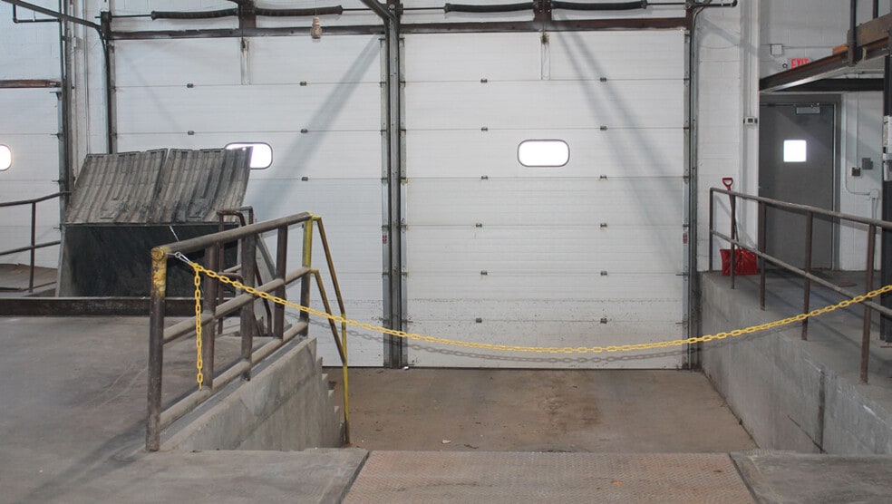 More Photos Of 11133 W Rogers St, Milwaukee Manufacturing For Lease