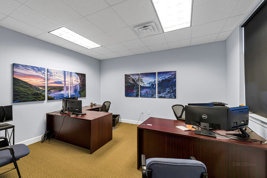 More Photos Of 1526 Katy Gap Rd, Katy Office For Sale