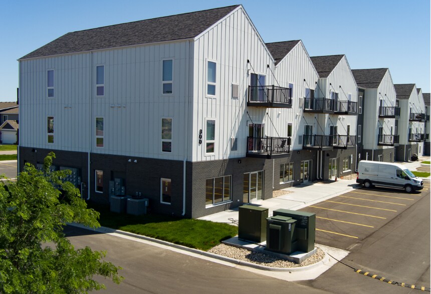 Primary Photo Of 300 W 85th St, Sioux Falls Apartments For Lease