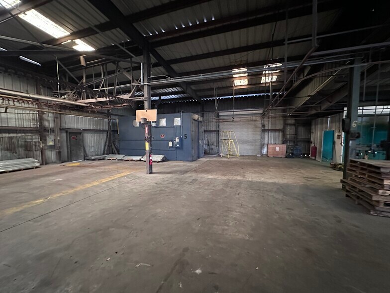 More Photos Of 2935 Barneys Pumps Pl, Lakeland Manufacturing For Sale