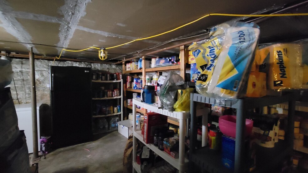 More Photos Of 522 Main St, Rockwood Specialty For Sale