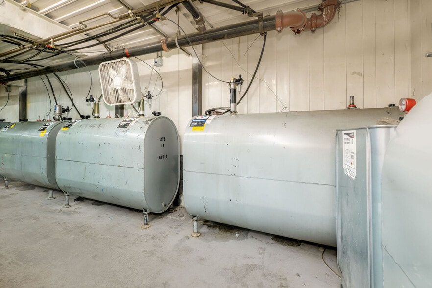 More Photos Of 17548 Penn Valley Dr, Penn Valley Auto Repair For Sale