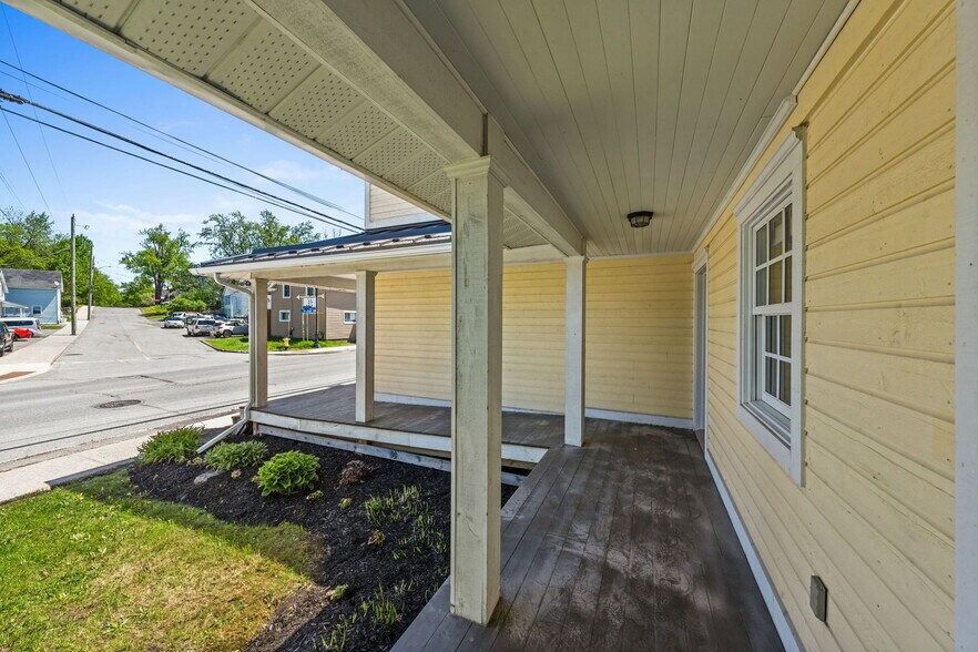 More Photos Of 5550 Manotick Main St, Ottawa Office Residential For Sale