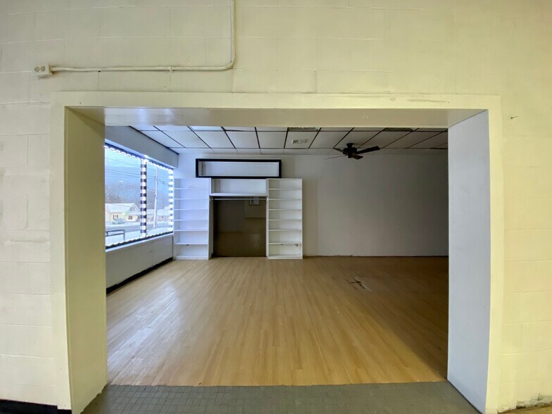 More Photos Of 462 Troy Schenectady Rd, Latham Freestanding For Lease